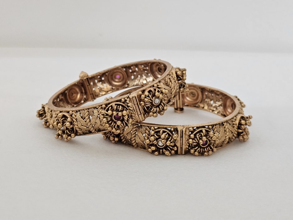 Round Bangle With Red And White Stone