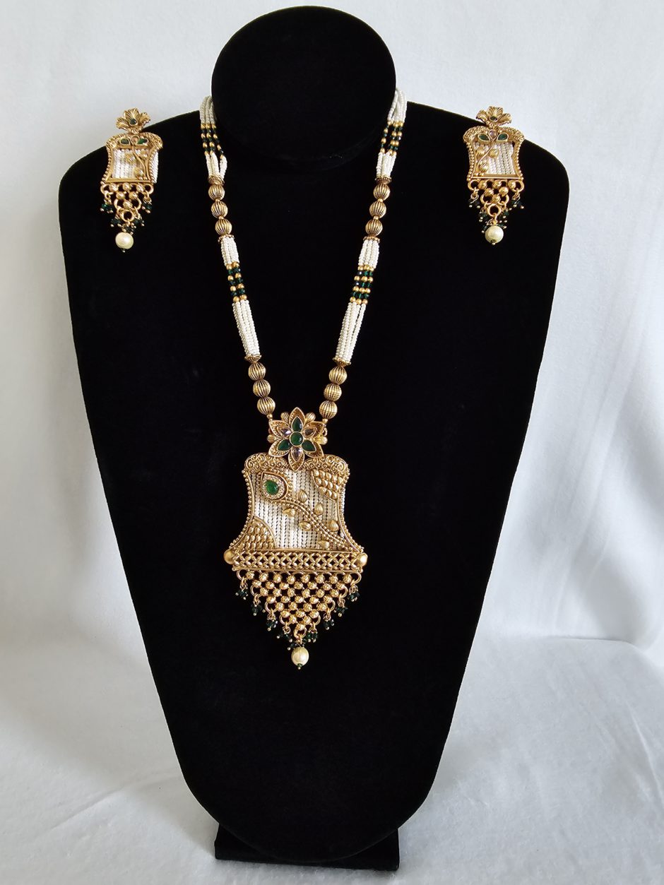 Gold pote Green Long Necklace set